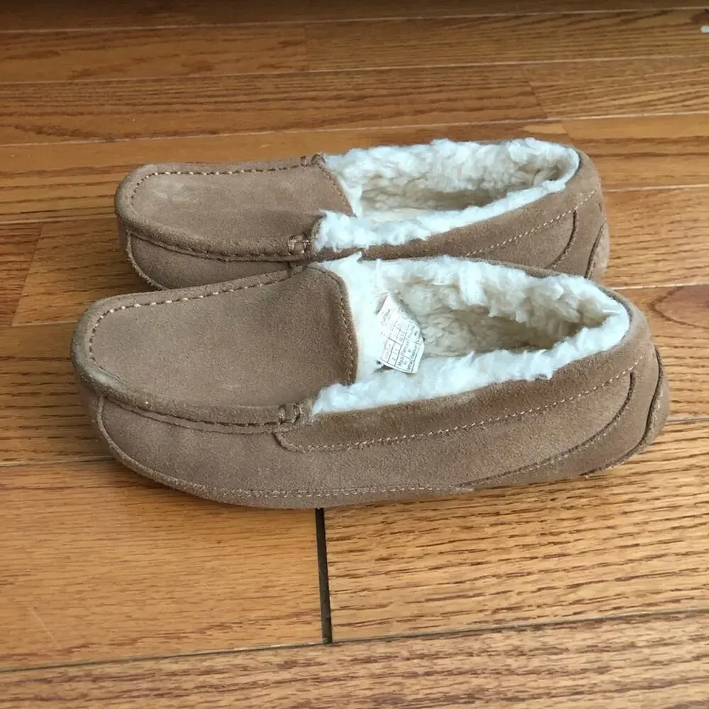 UGG Kids Ascot Chestnut Suede Slip-On Moccasin Slippers Little Boy’s Size 2
